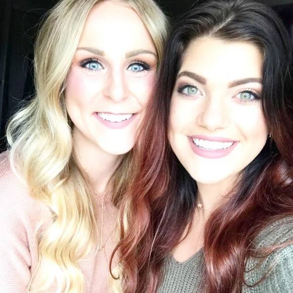 Meet your Posher, Karlie - Picture 1 of 1